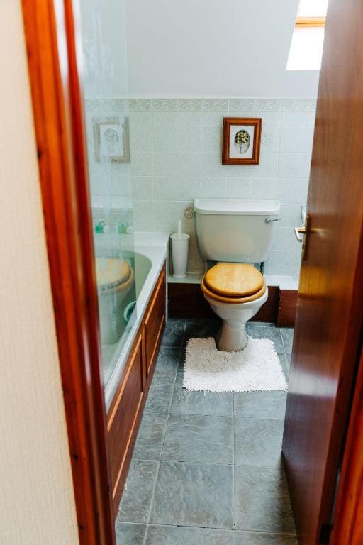 Twin Room with Bath room - Image 2