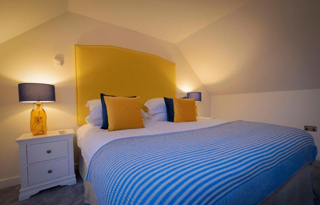 Poolside Suite room - Image 2
