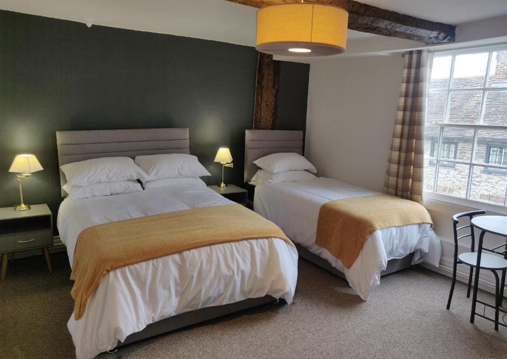Standard Triple Room room - Image 1