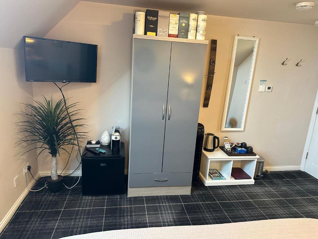 Room room - Image 2