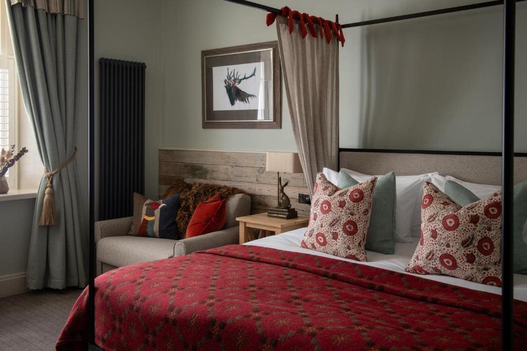 Four Poster Signature Room room - Image 3