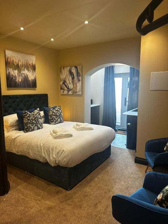 Deluxe King Room room - Image 2