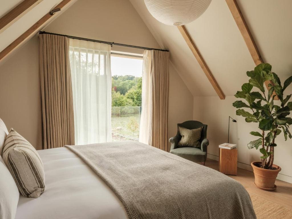 Deluxe Double Room with Balcony room - Image 2