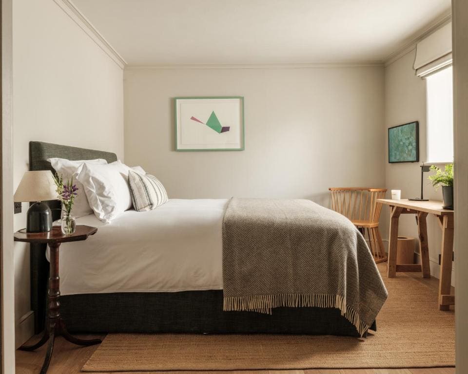 Double Room with Private Bathroom room - Image 2