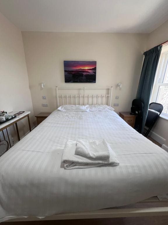 Large Double Room- Third Floor room - Image 3