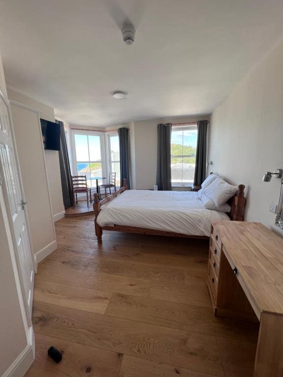 King Room with Sea View- Third Floor room - Image 1
