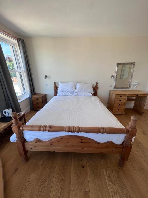 King Room with Sea View- Third Floor room - Image 2