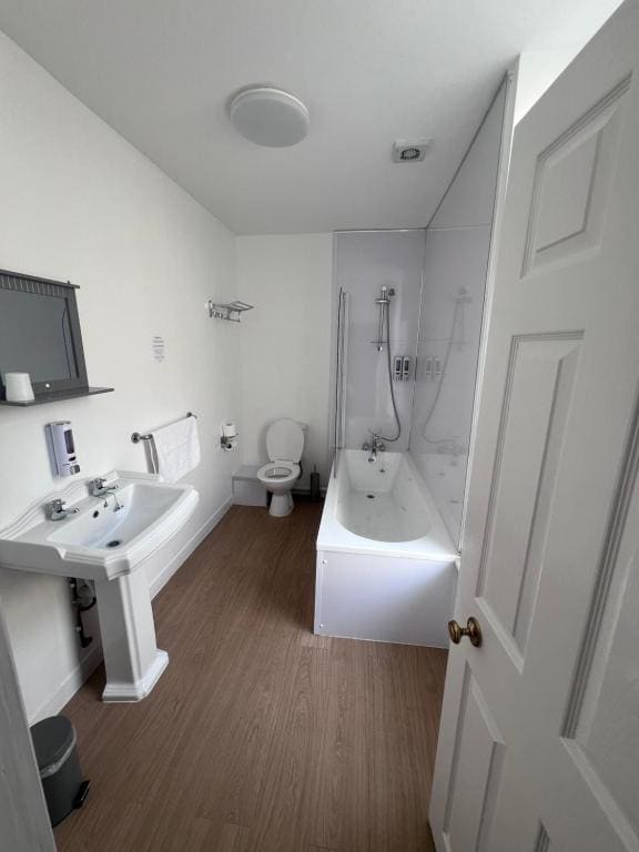 King Room- First Floor room - Image 2