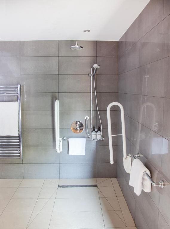 Double or Twin Room - Disability Access room - Image 3