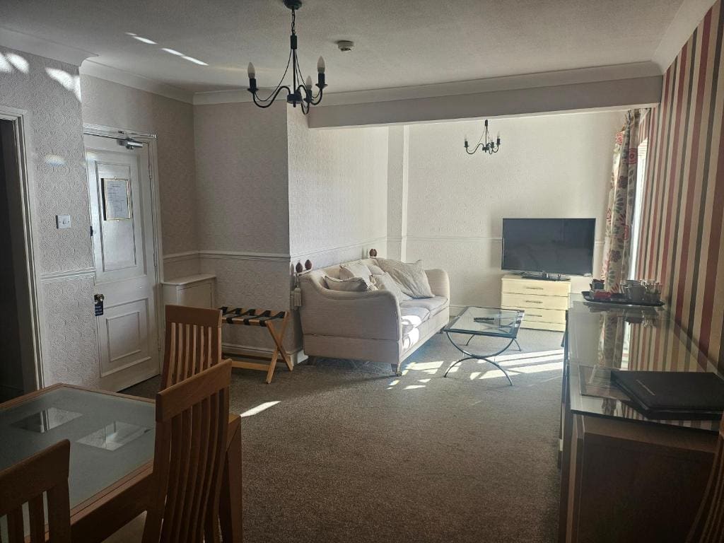 Standard Family Room room - Image 1