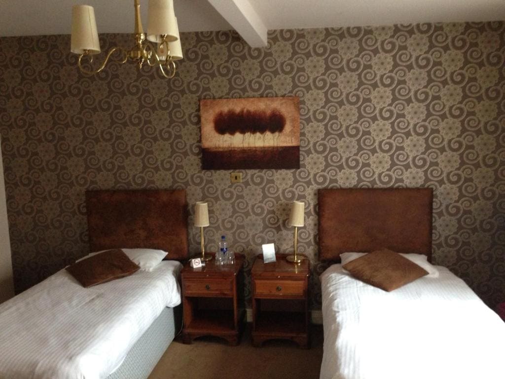 Standard Twin Room room - Image 1