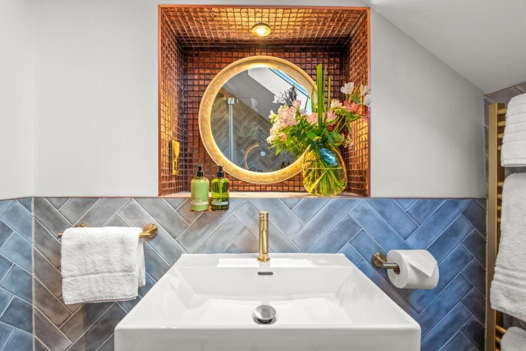 Superior Double or Twin Room room - Image 3