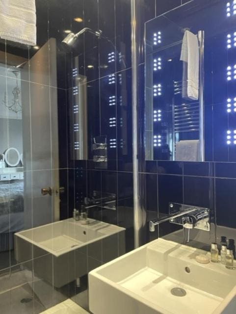 Double Room with Sea View room - Image 1