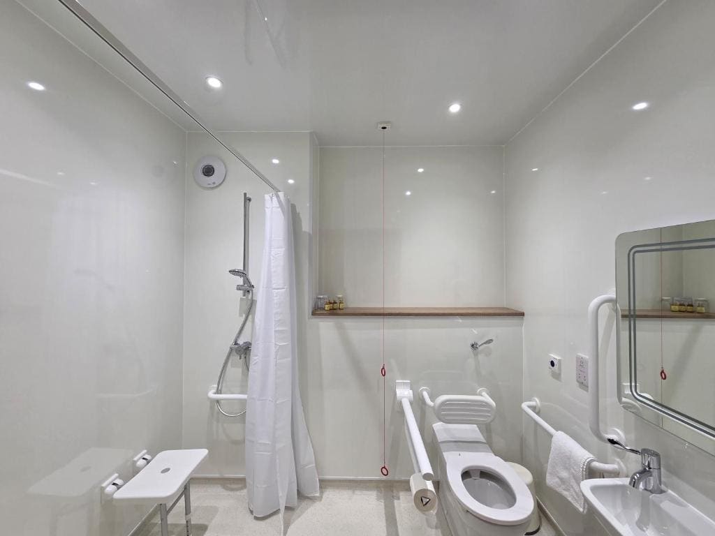 Twin Room - Disability Access room - Image 1
