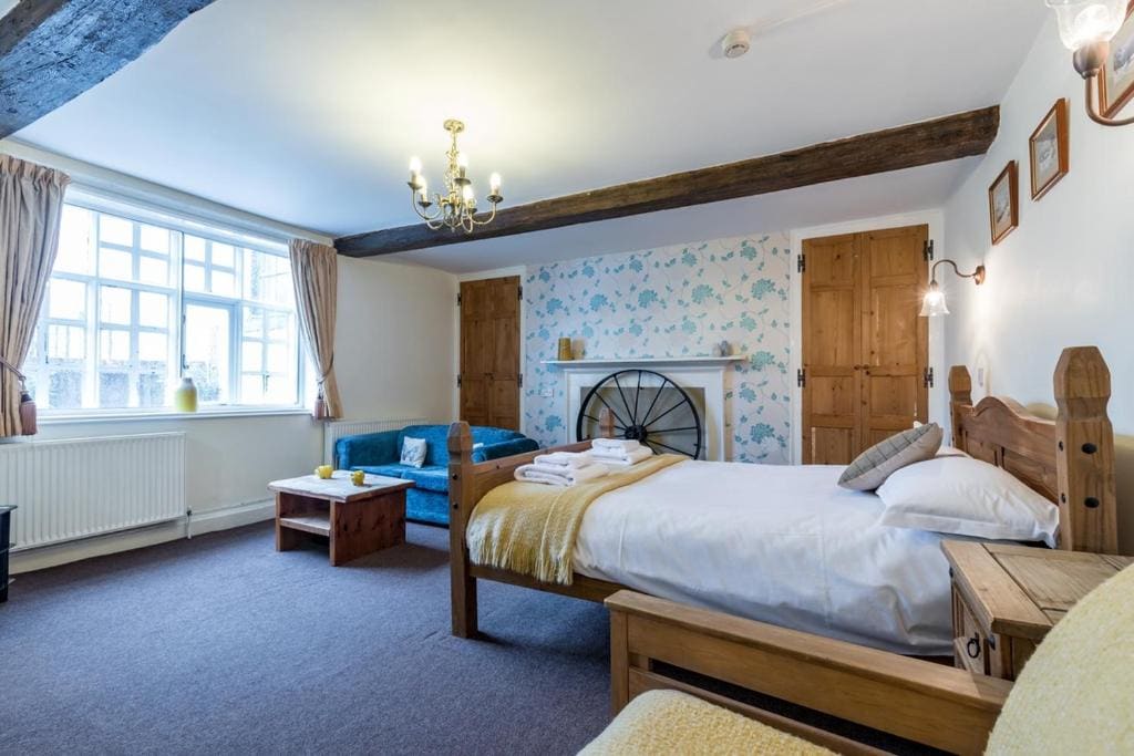 Standard Family Room room - Image 3