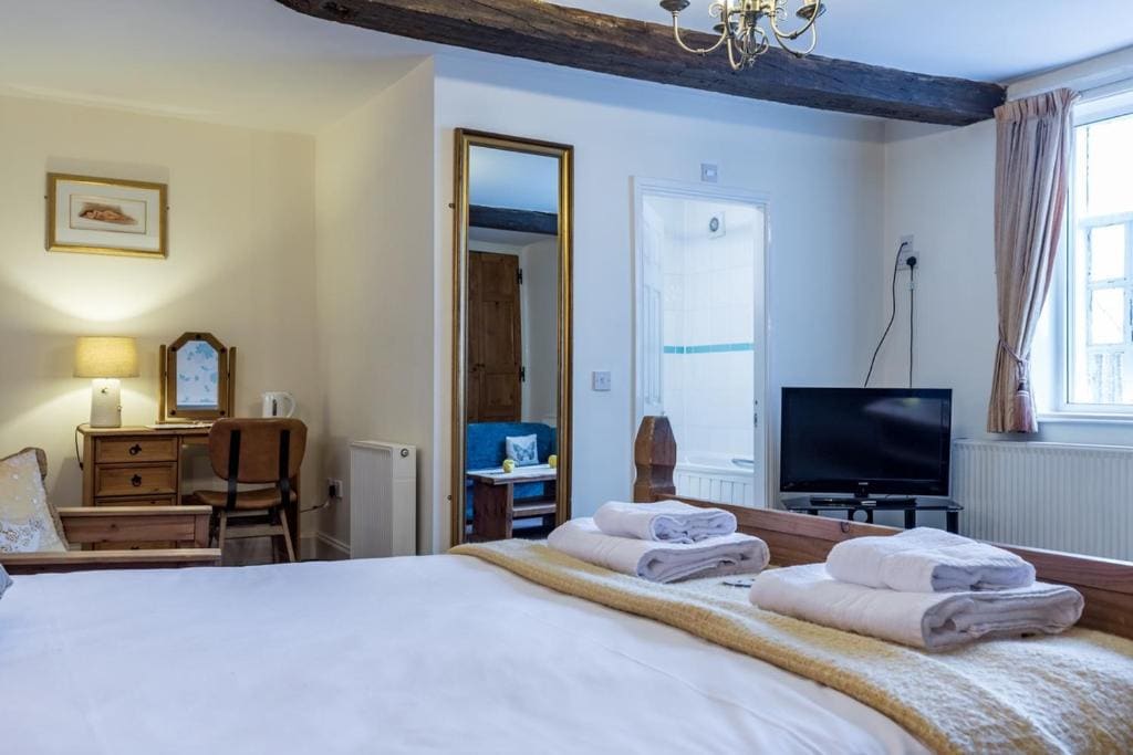Standard Family Room room - Image 1