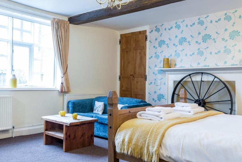 Standard Family Room room - Image 2