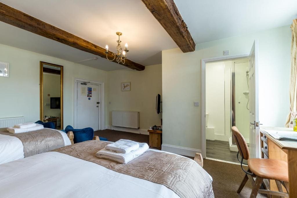 Superior Twin Room room - Image 2