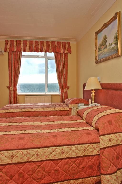Standard Twin Room room - Image 2