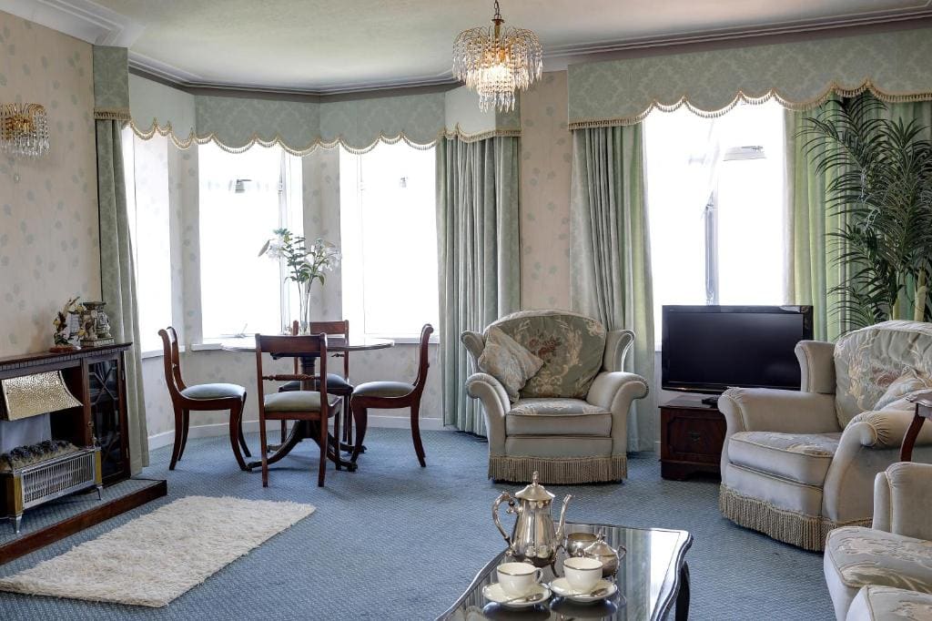 Suite with Double Bed - Sea View room - Image 2