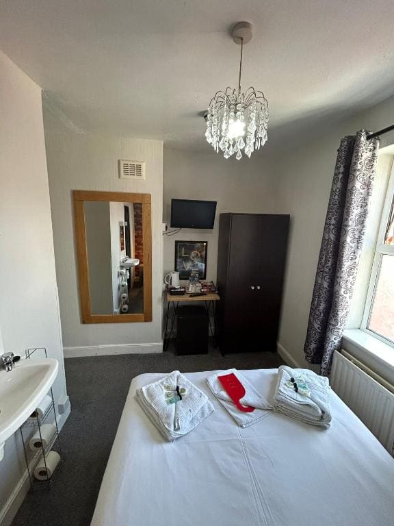 Small Double Room room - Image 1
