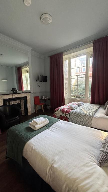Triple Room with Private Bathroom room - Image 2