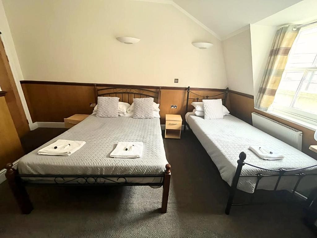 Double Room with Private Bathroom room - Image 2