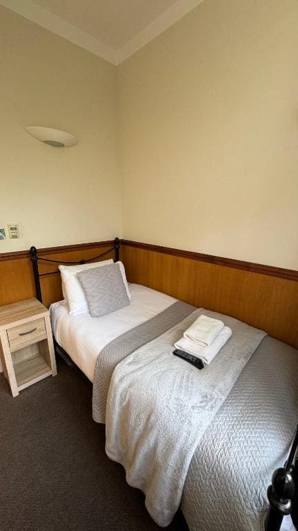 Single Room with Private Bathroom room - Image 1