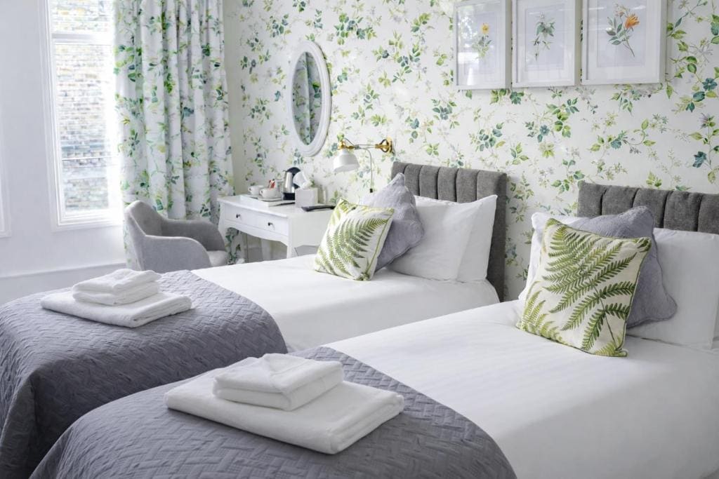 Standard Twin Room room - Image 1