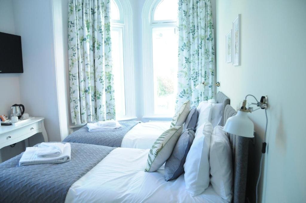 Standard Twin Room room - Image 2