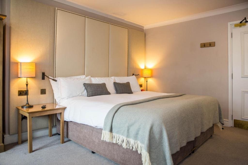 Sidings, Annex Room 5 Min walk from Reception room - Image 2