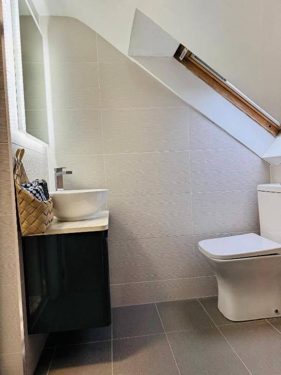 Family Room with Shower room - Image 2