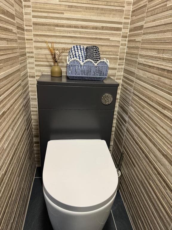Single Room with Private Bathroom room - Image 2