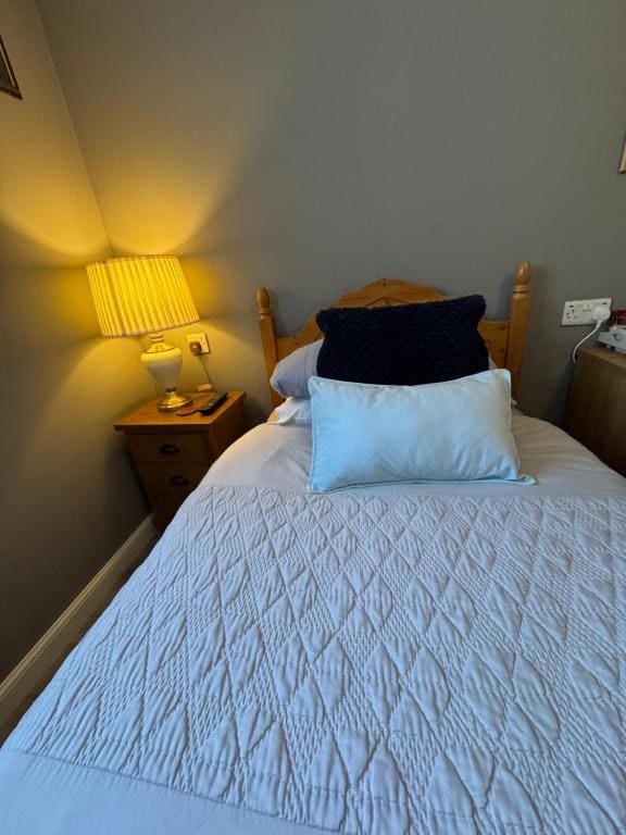 Single Room with Shared Shower and Toilet room - Image 3