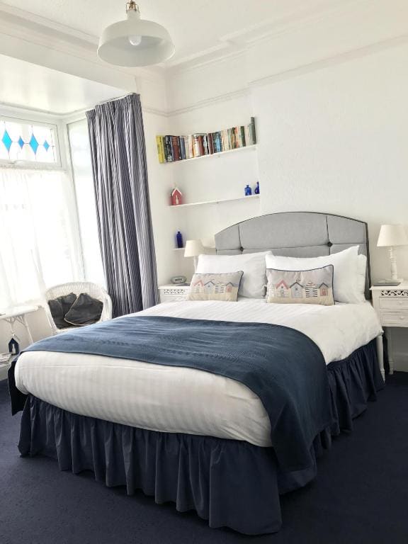 King Suite with Sea View room - Image 1
