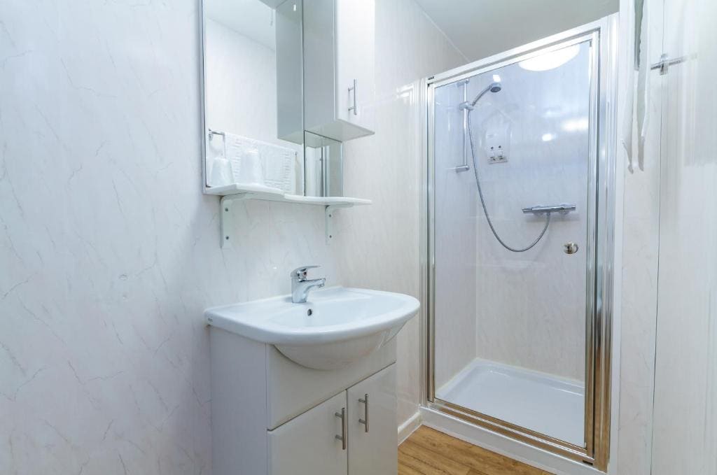 Superior Twin Room room - Image 3
