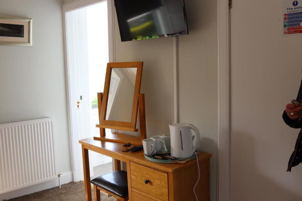 Deluxe Family Room room - Image 2