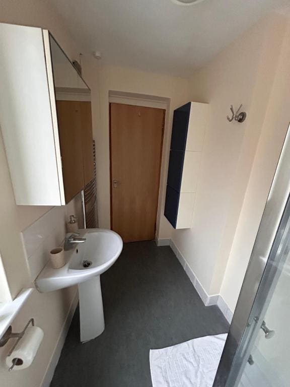 Double or Twin Room with Private Bathroom room - Image 3