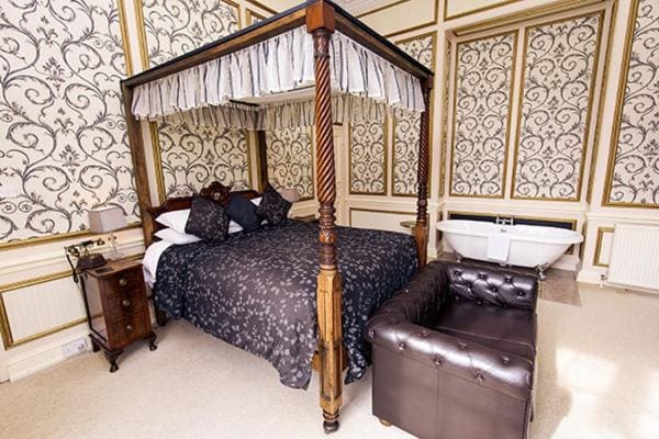 Feature Room room - Image 2