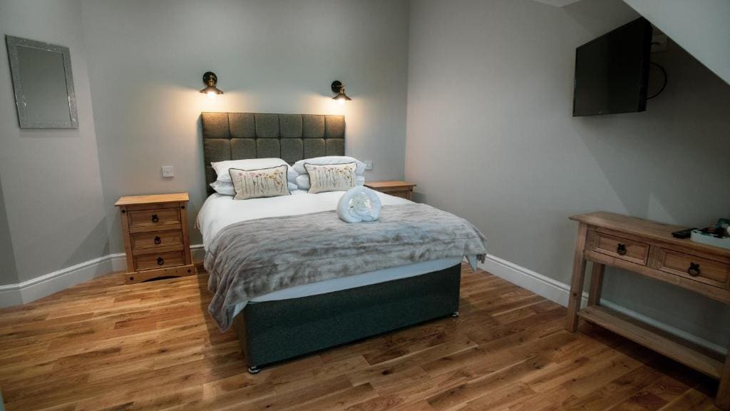 Deluxe Double Room with Bath room - Image 3