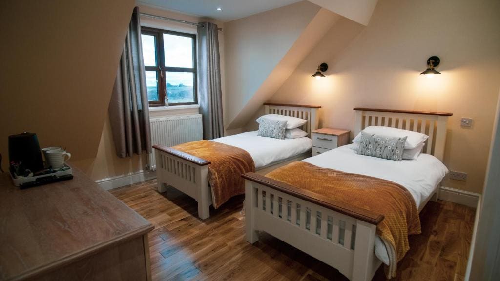 Twin Room with View room - Image 3