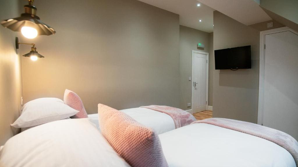 Twin Room with View room - Image 2