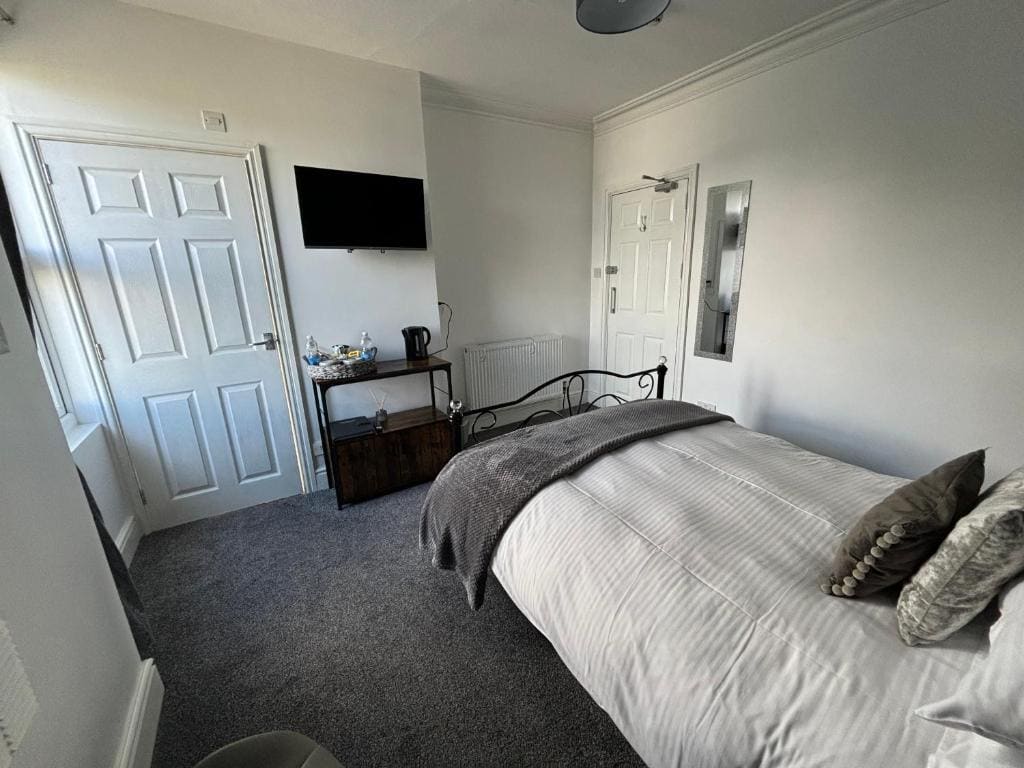 Double Room with Mountain View room - Image 3