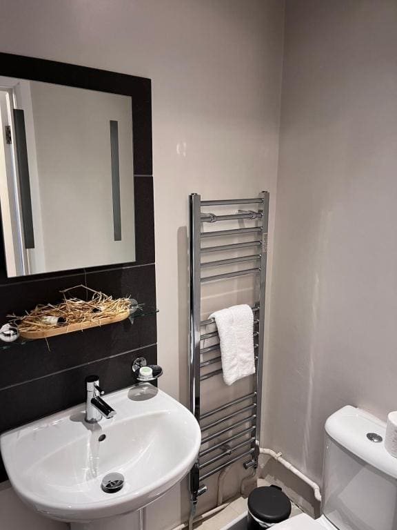Budget Small Twin Room room - Image 2