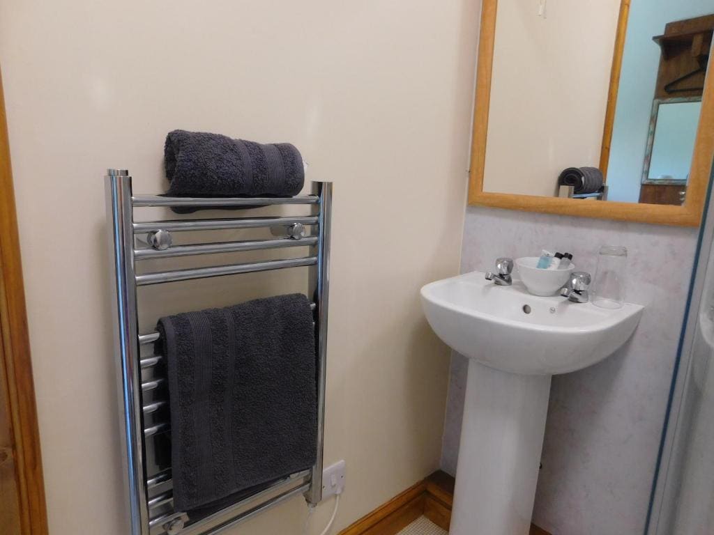 Double or Twin Room with Private Bathroom room - Image 3