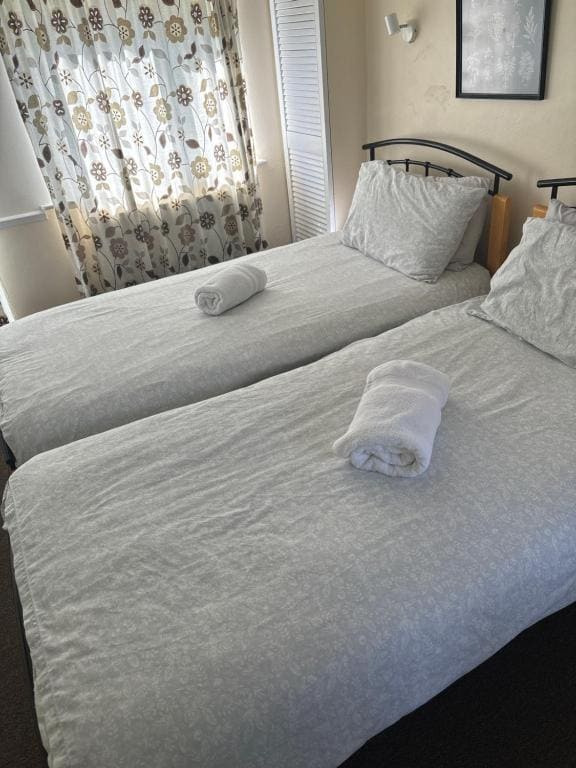 Budget Twin Room room - Image 3