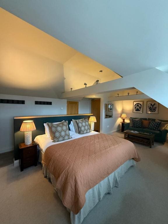 Deluxe King Suite room - Image 1