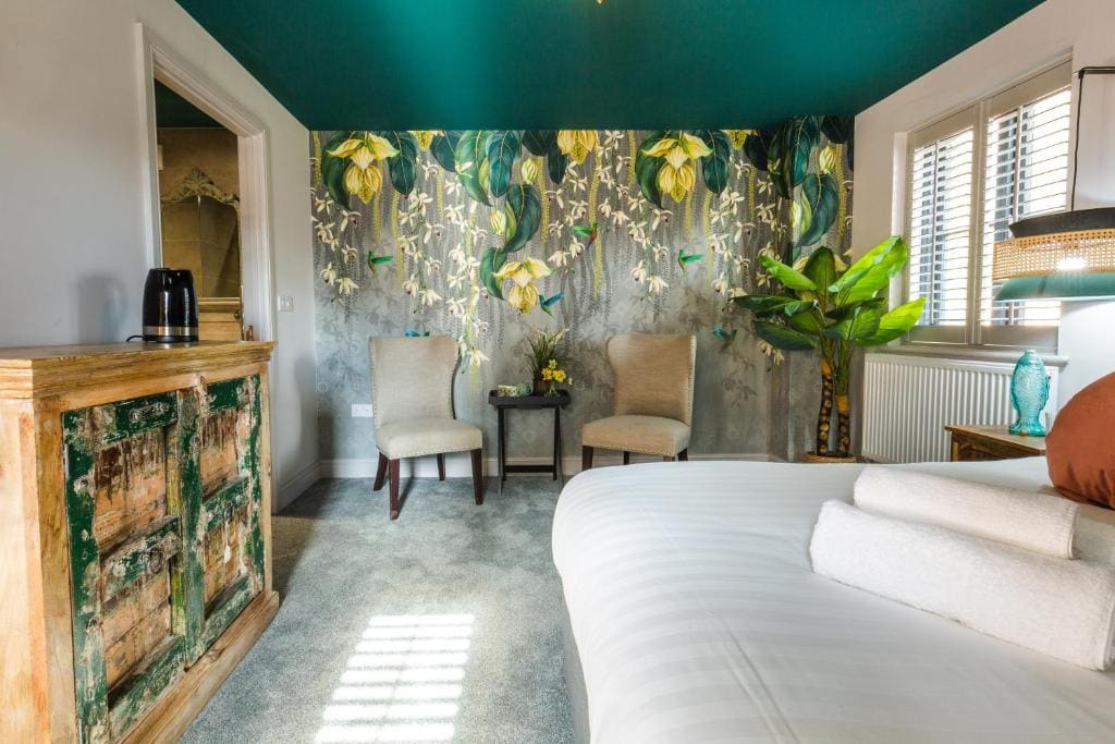 Deluxe King Room room - Image 3