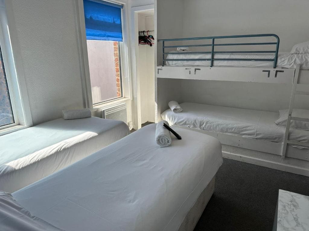 Classic Quadruple Room room - Image 1