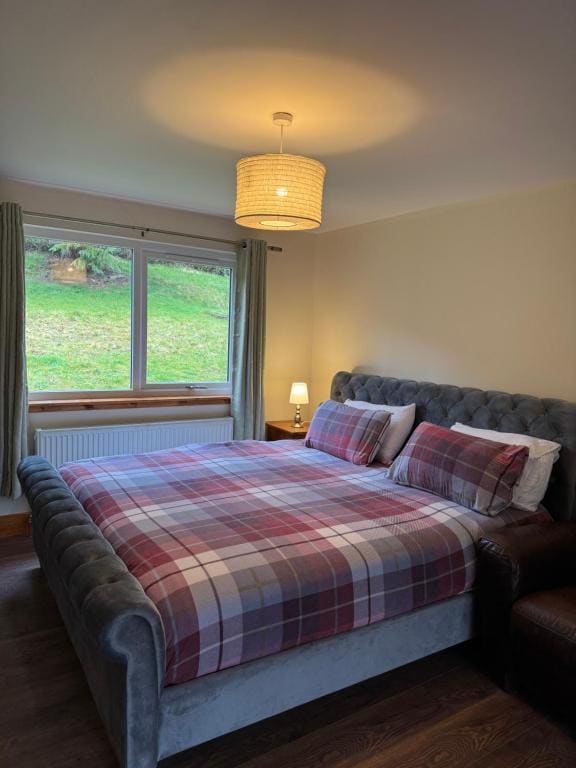 Three-Bedroom Apartment with View room - Image 2